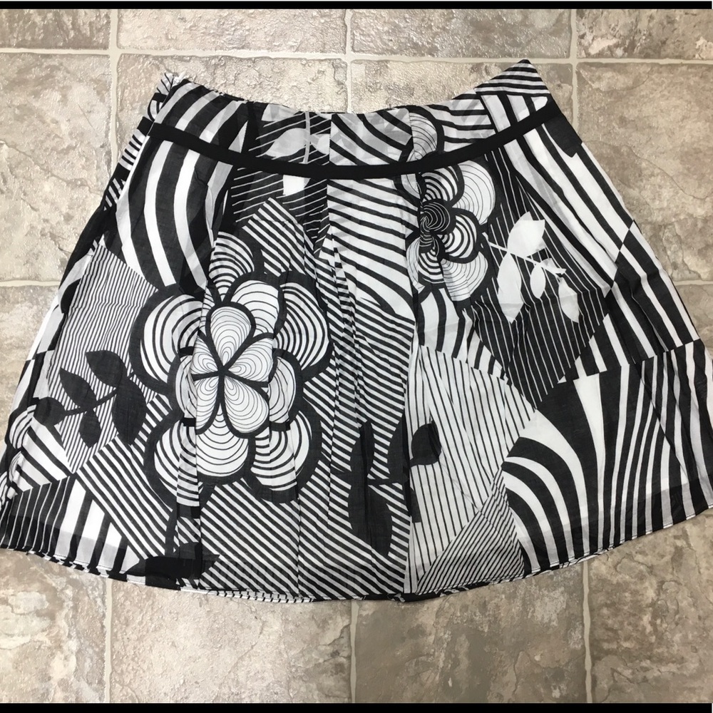 Black & White Campaigne skirt